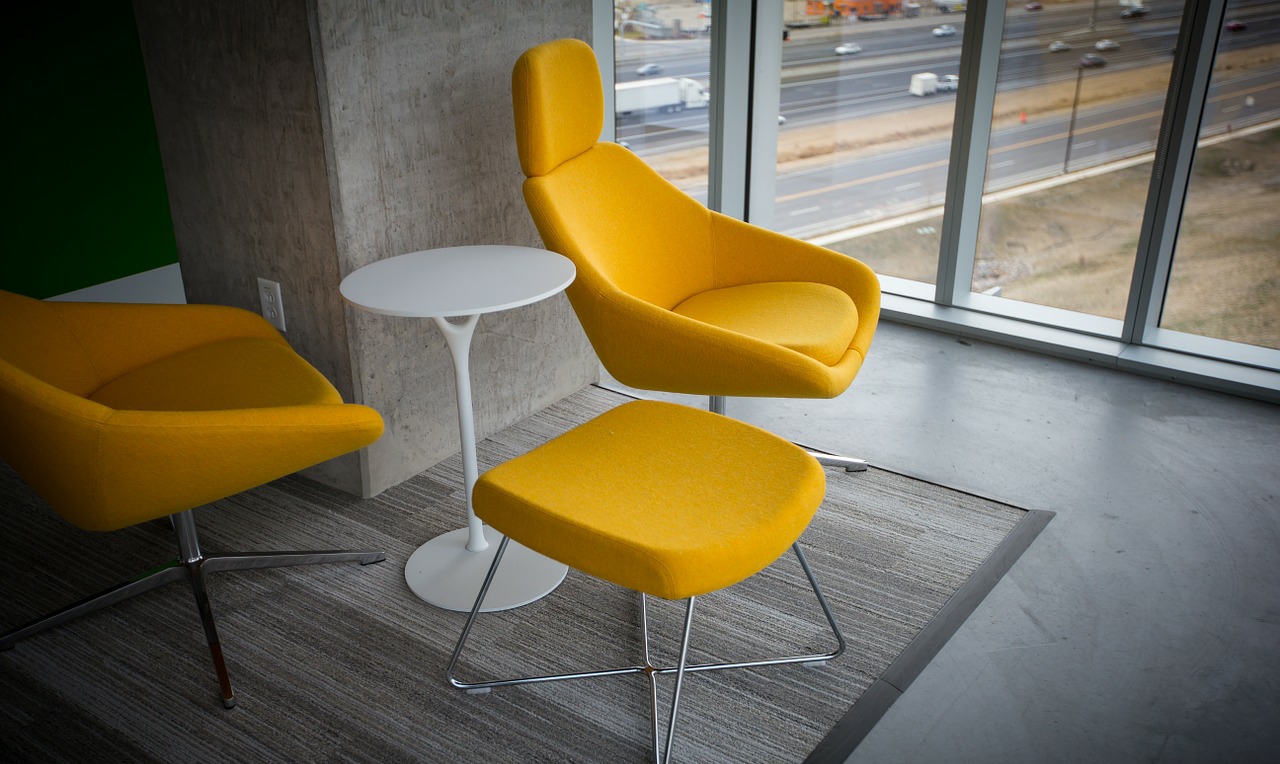 free-luggage-future-travel-baggage-futuristic-global-technology-fee-fees-airline-mobile-billboard-advertisement-advertising-advertise