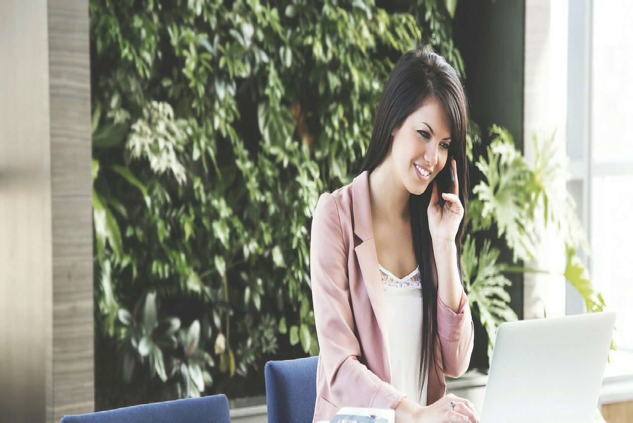 free-luggage-future-travel-baggage-futuristic-global-technology-fee-fees-airline-mobile-billboard-advertisement-advertising-advertise